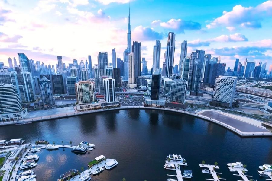 How to Start a Commercial Brokerage in UAE 2026